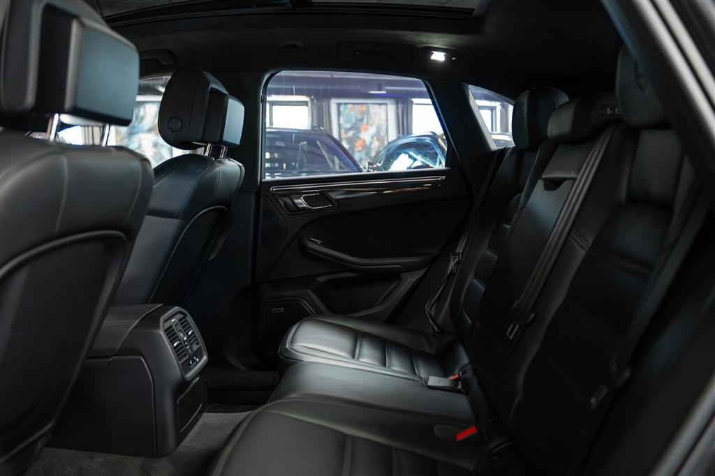 Porsche Macan Turbo 3,6 PDK 400HK 5d 7g Aut. – Miniature 17